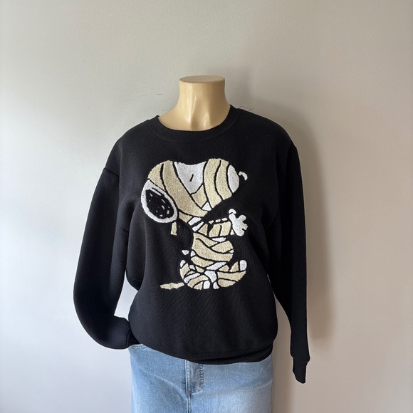 Peanuts Sweaters - Peanuts Snoopy Mummy Black Sweatshirt Sz Medium Women’s